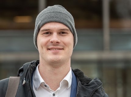 War erst entsetzt, jetzt referiert er Kretschmanns Position: der grüne Abgeordnete Peter Seimer. Foto: Jens Volle 