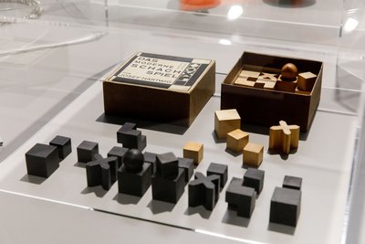 Ein Schachspiel des Bauhaus-Werkmeisters Josef Hartwig. 