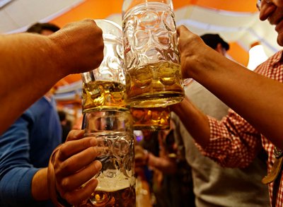 Auch auf dem Cannstatter Wasen wird Regionales gebechert. Foto: Joachim E. Röttgers