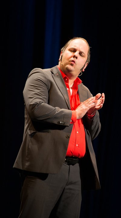 Spott allein reicht Matthias Egersdörfer nicht für gutes Kabarett: "Ein bisschen Hass ist auch nicht ganz verkehrt und Verzweiflung kann auch hilfreich sein."