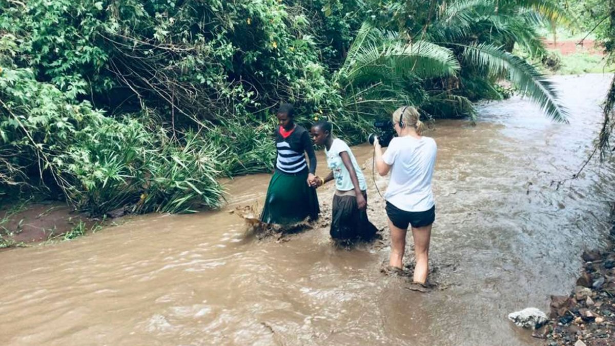 In Tansania konnte sich Nancy (Mitte) vor der Beschneidung retten.
