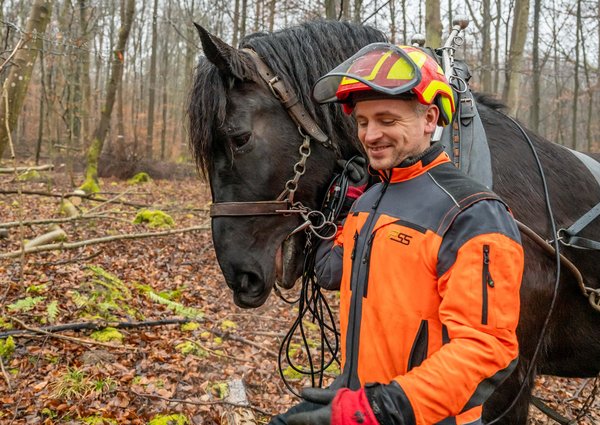 Der Gärtner und Pferdehalter Julian Sartorius.