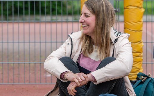Sozialarbeiterin Johanna Scheible ist bei der Tour dabei und in jeder Situation für die Schüler:innen da.