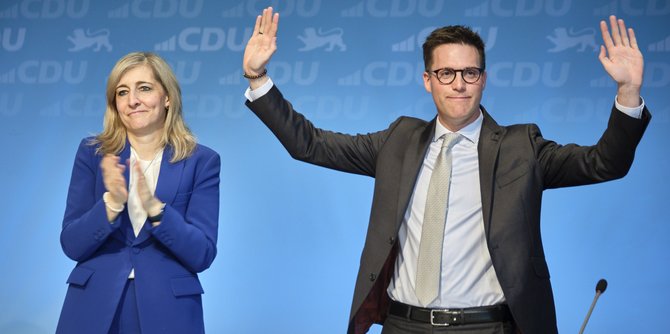 Zwei, die sehr gut verdrehen: Nina Warken und Manuel Hagel (beide CDU) machen Stimmung. Zwei, die sehr gut verdrehen: Nina Warken und Manuel Hagel (beide CDU) machen Stimmung.