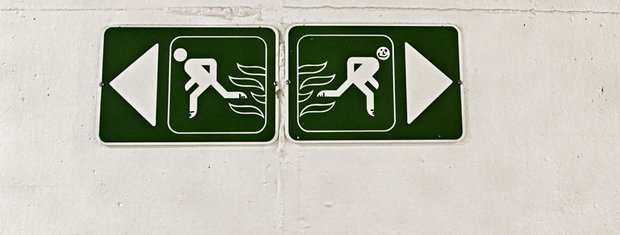 Im Brandfall kann der Weg zum Notausgang versperrt sein.