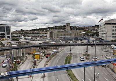 Alles im Plan: Rohre über der Friedrischstraße.