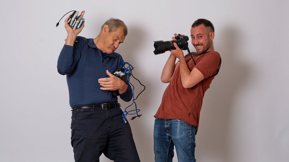 Unsere beiden Fotografen Joachim E. Röttgers, mittlerweile radfahrender Rentner, und Jens Volle (rechts). Foto: Kontext 