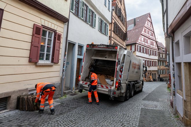 Gemietete Fahrzeuge auch bei der Sperrmüllabfuhr. Foto: Jens Volle