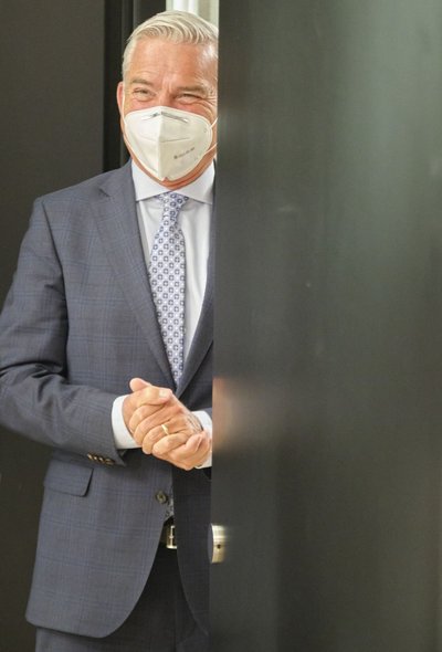 Ob Thomas Strobl sich ebenso ameisengleich für Volkes Wohl hintanstellt? Ob Thomas Strobl sich ebenso ameisengleich für Volkes Wohl hintanstellt?