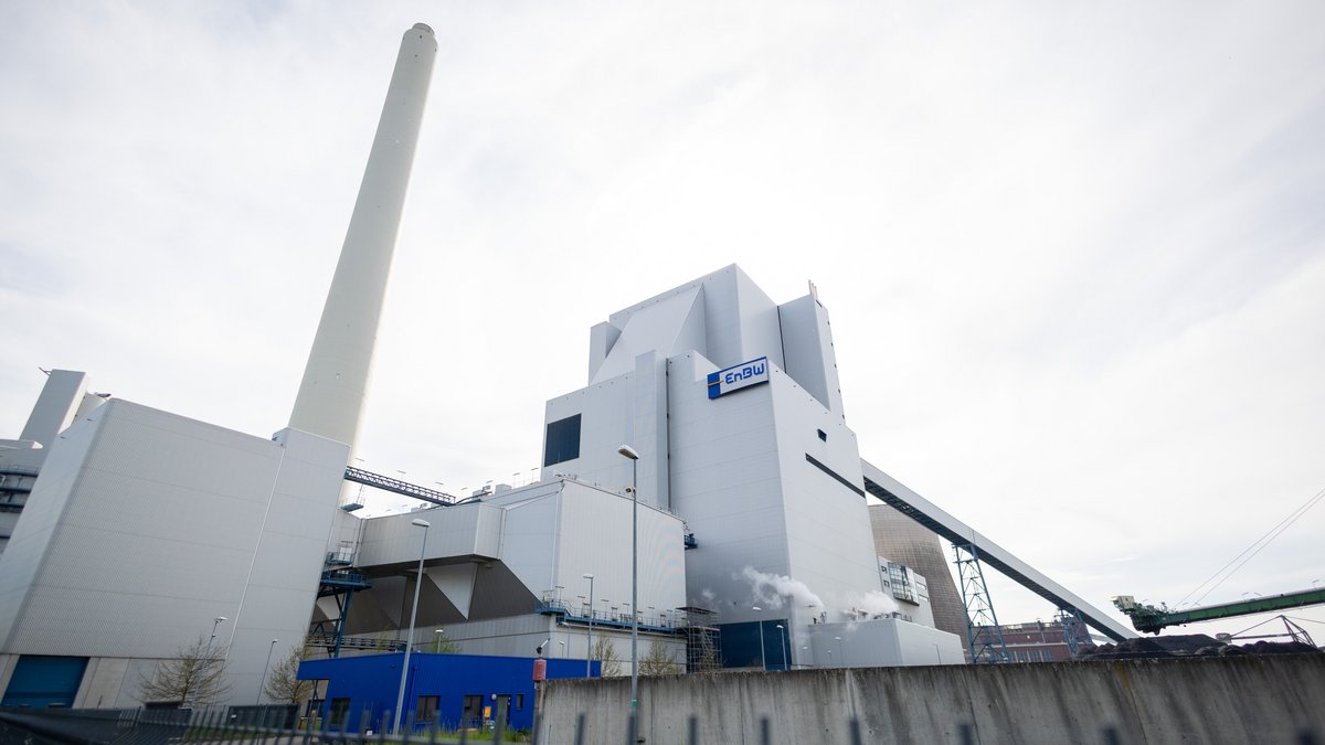 Eines der schon bestehenden Dampfkraftwerke der EnBW im Karlsruher Rheinhafen. Fotos: Julian Rettig