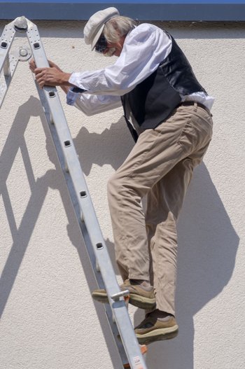 Peter Lenk muss sich langmachen – der Laokoon ist groß. Foto: Joachim E. Röttgers Peter Lenk muss sich langmachen – der Laokoon ist groß. Foto: Joachim E. Röttgers