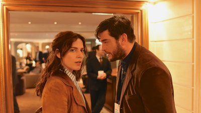 Tragische Begegnung: Martin Berger und die Journalistin Aurice auf der Münchner Sicherheitskonferenz. 