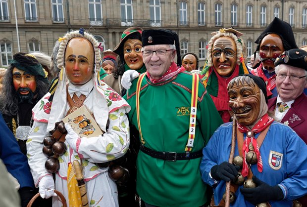 Bausinger forscht und schreibt, was die EKW hergibt. Auch über Fasnet und Politik. Foto: Joachim E. Röttgers