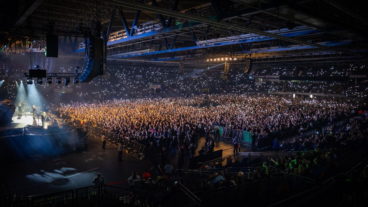 Die alte Halle hat Platz für 15.500 Menschen, ein Neubau fasst 500 mehr – das sind drei Prozent.