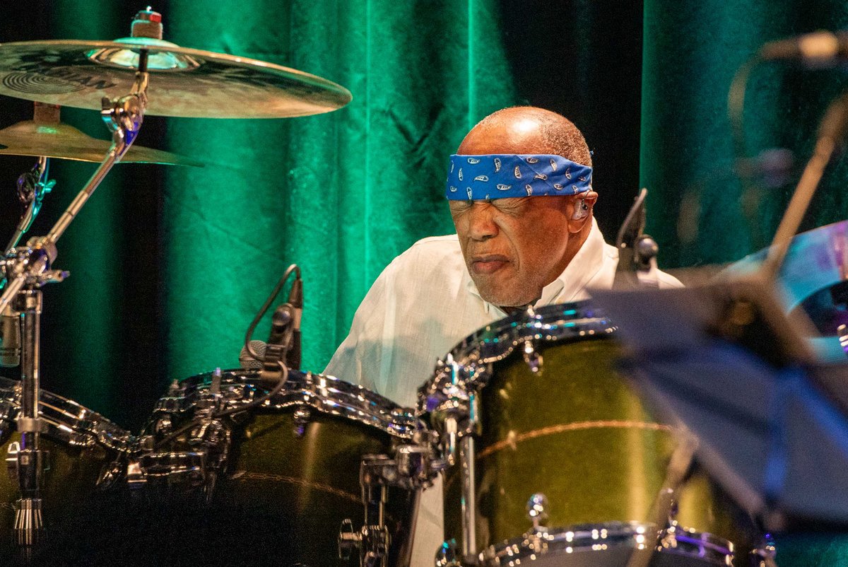 Feel the rhythm. Feel the rhythm.