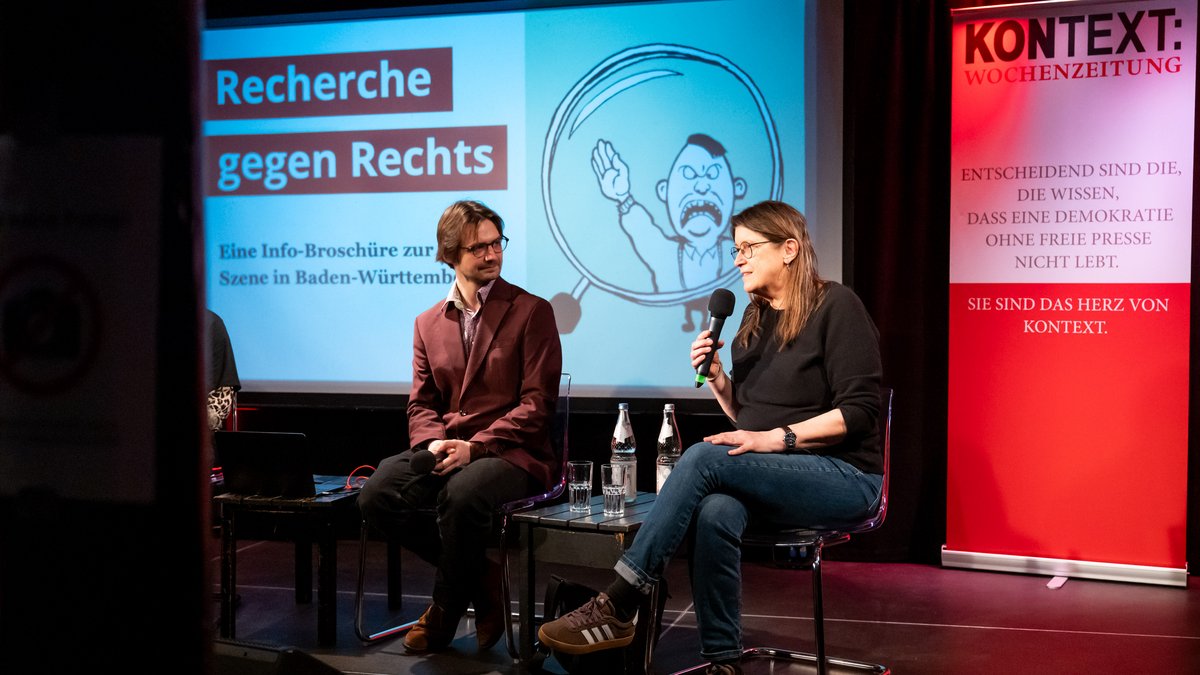 Auf dem Podium im Merlin, v.l.: Timo Büchner, Linda Roth (beide wollten nicht abgelichtet werden), Minh Schredle, Andrea Röpke. Fotos: Jens Volle