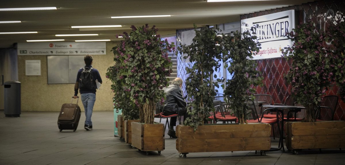 Die Kneipe im U-Bahn-Halt Charlottenplatz, Bauers "Vorhof der unterirdischen Lüste". Fotos: Joachim E. Röttgers