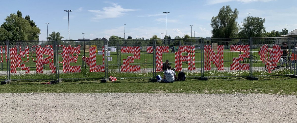 Liebestöter: Dieser Zaun hat nicht nur Kreuzlingen und Konstanz, sondern auch Liebespaare wochenlang getrennt.  Foto: HdG Baden-Württemberg, Alexander Schwanebeck