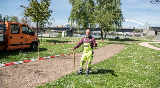 ... und sein Vorarbeiter Adelbert Schaub. ... und sein Vorarbeiter Adelbert Schaub.