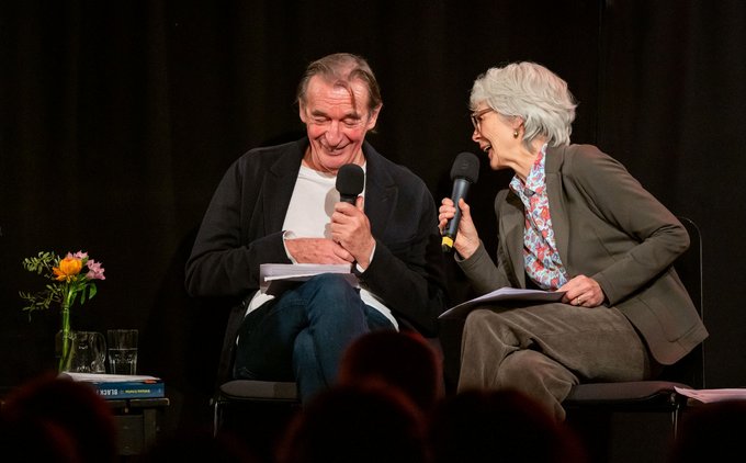 Klausmann-Sittler und Schorlau sorgen als Mutter Denlger und Sohn für Lacher.  Klausmann-Sittler und Schorlau sorgen als Mutter Denlger und Sohn für Lacher.