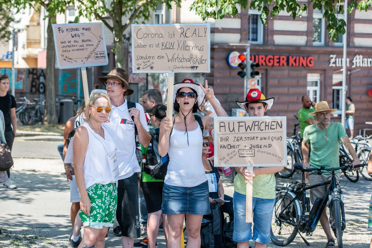 Den Trommlern folgte ein breites Publikum. Familien ... 