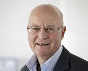 Wolfgang Storz in der Kontext-Redaktion. Foto: Joachim E. Röttgers