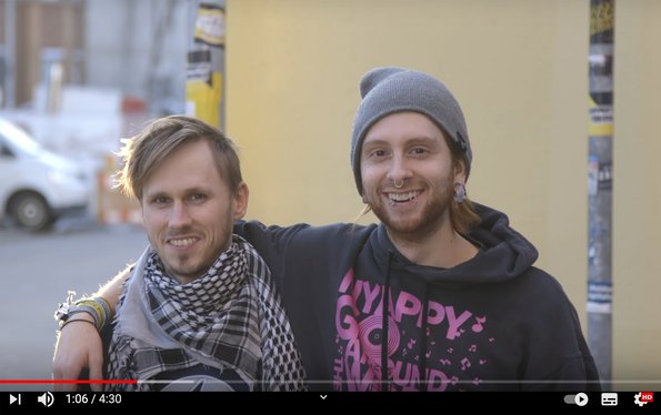 Und alle sind glücklich. Screenshots: Youtube