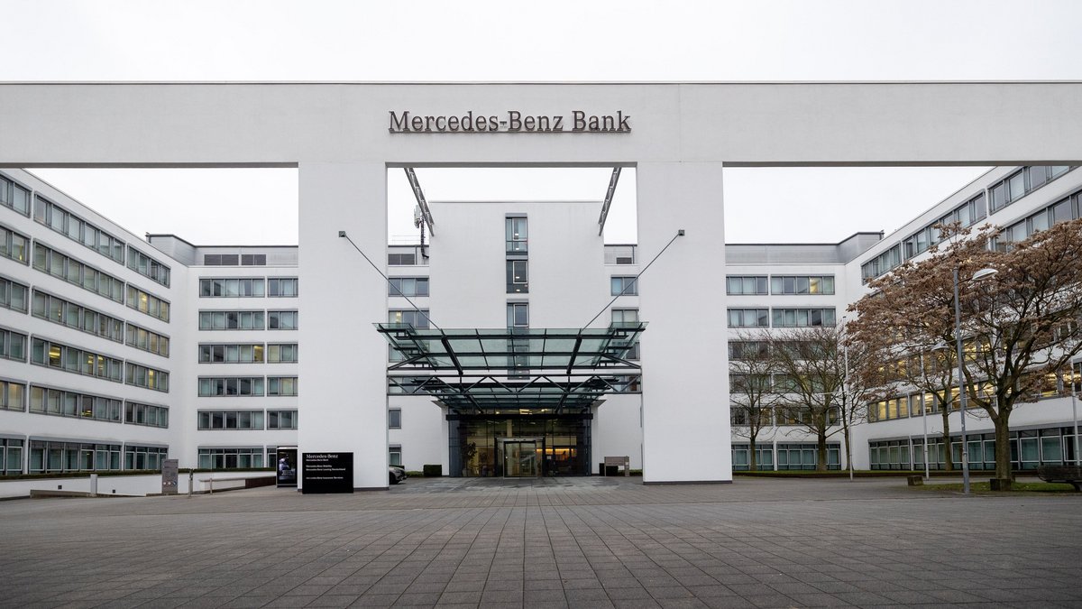 Gehört auch Hines: der Geldpalast von Mercedes-Benz am Pragsattel.