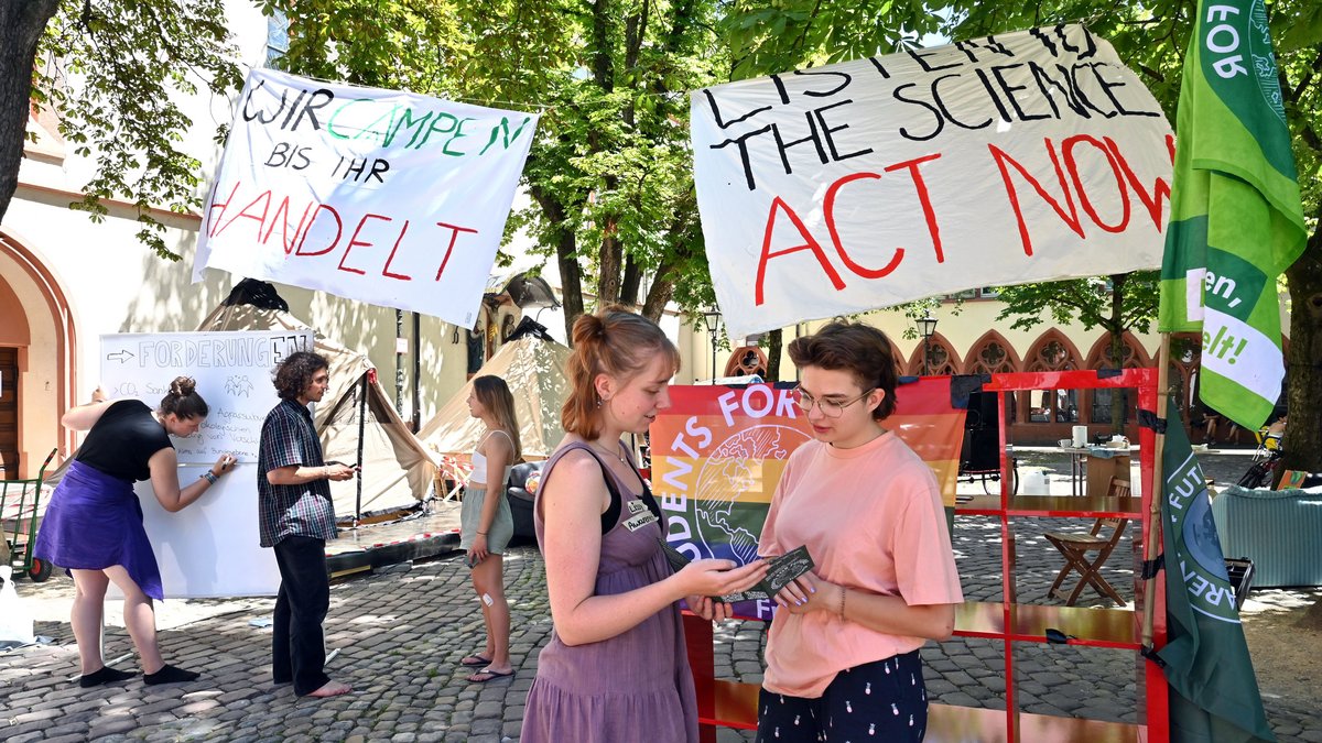 Das Klimacamp, seit gut einem Jahr auf Freiburgs Rathausplatz. Foto: Thomas Kunz