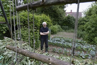 In seinem Garten baut Erhard Eppler Gemüse an. Foto: Joachim E. Röttgers