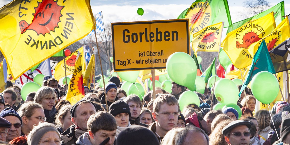 Was diese Demonstrierenden 2010 schon wussten: Das Endlager soll inzwischen tatsächlich überall sein können. (Bloß nicht in Bayern.)