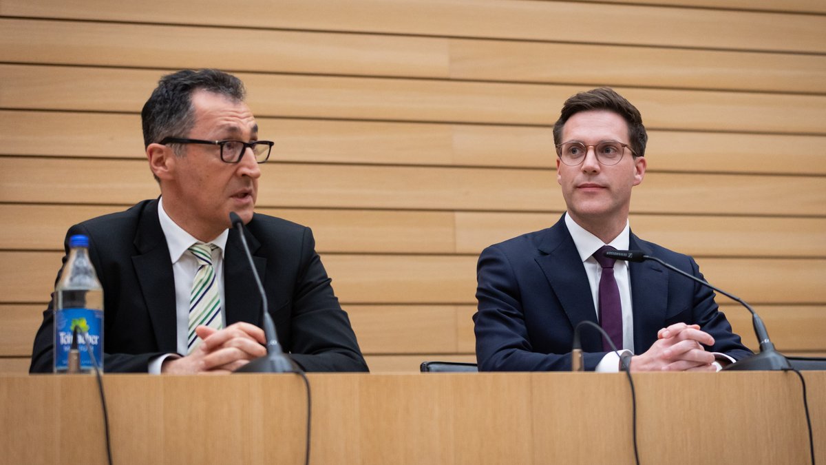 Zwei Bürgerliche wollen eine neue Landesregierung bilden: Cem Özdemir (Grüne, links) und Manuel Hagel (CDU). Foto: Julian Rettig