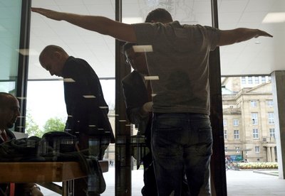 Erhöhte Sicherheitsvorkehrungen beim Einlass in den Landtag.