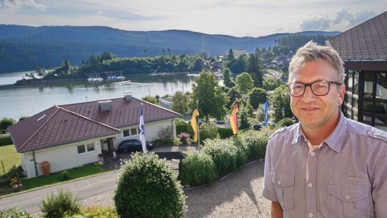 Schluchsees Bürgermeister Jürgen Kaiser fürchtet um das Idyll. Foto: Joachim E. Röttgers