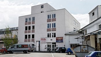 Zweischichtbetrieb im Hinterhof: derzeitiges SO-Quartier in Stuttgart. Foto: Jo E. Röttgers