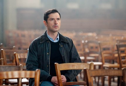 Alexandre (Melvil Poupaud) verzweifelt an seiner Kirche: nichts als geheuchelte Anteilnahme und routiniertes Abwiegeln.