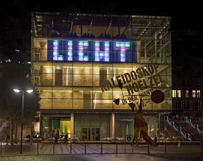 LEDs überall – hier steht, was sie machen. Inzwischen auch in Warmweiß und Amber. LEDs überall – hier steht, was sie machen. Inzwischen auch in Warmweiß und Amber.