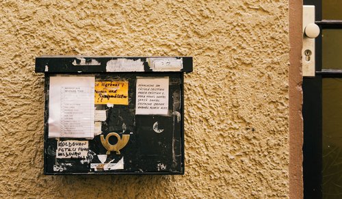 Ein Briefkasten, viele Namen. Foto: Verena Müller