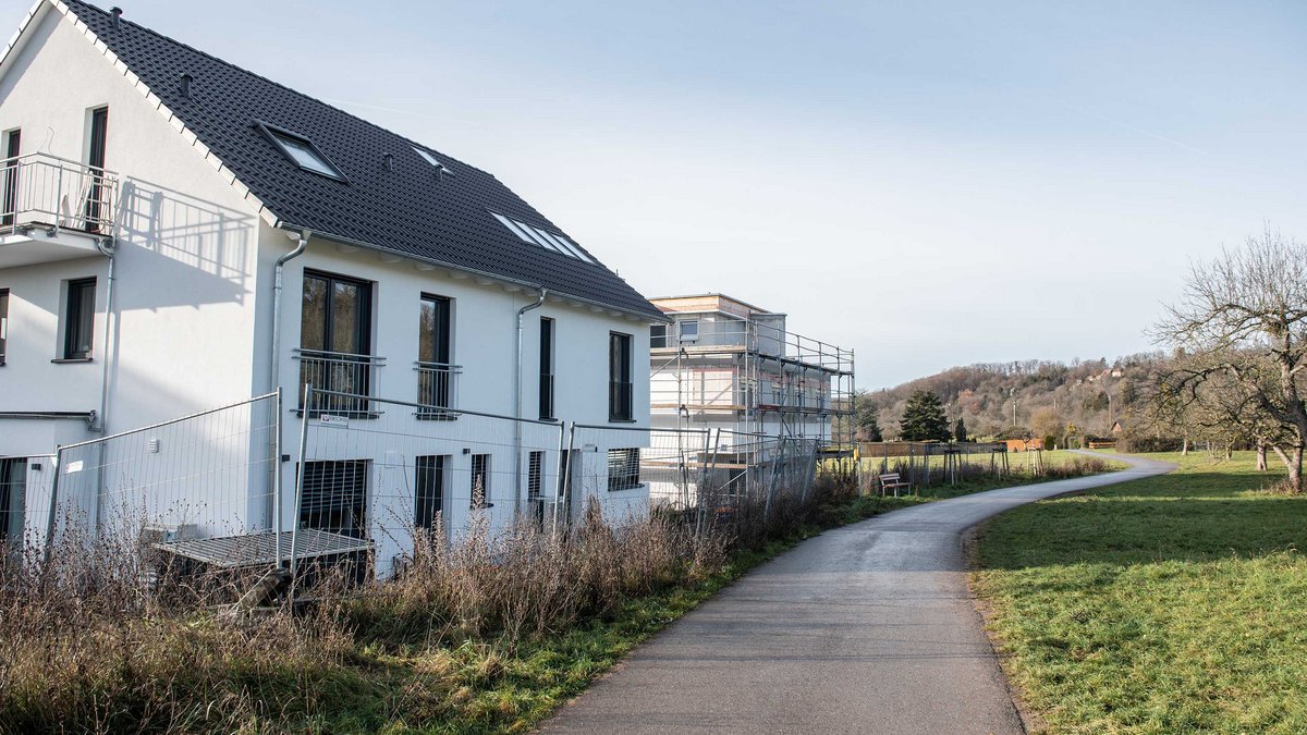Immer noch fressen sich Neubausiedlungen ins Grüne – hier in Schönaich, Kreis Böblingen. Foto: Jens Volle