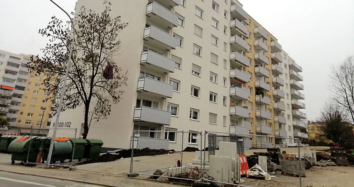 Das Leben ist eine Baustelle – in der Konstanzer Schwaketenstraße kein Filmtitel, sondern lange Jahre bittere Realität. Foto: Jürgen Geiger Das Leben ist eine Baustelle – in der Konstanzer Schwaketenstraße kein Filmtitel, sondern lange Jahre bittere Realität. Foto: Jürgen Geiger