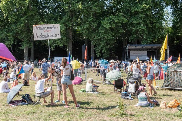 Holocaust-Vergleiche sind beliebt.  Holocaust-Vergleiche sind beliebt.