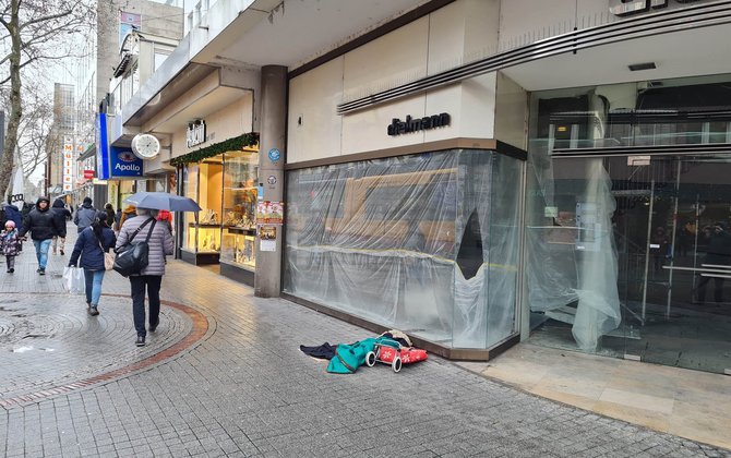 Habseligkeiten eines Obdachlosen in der Kaiserstraße, Karlsruhe.