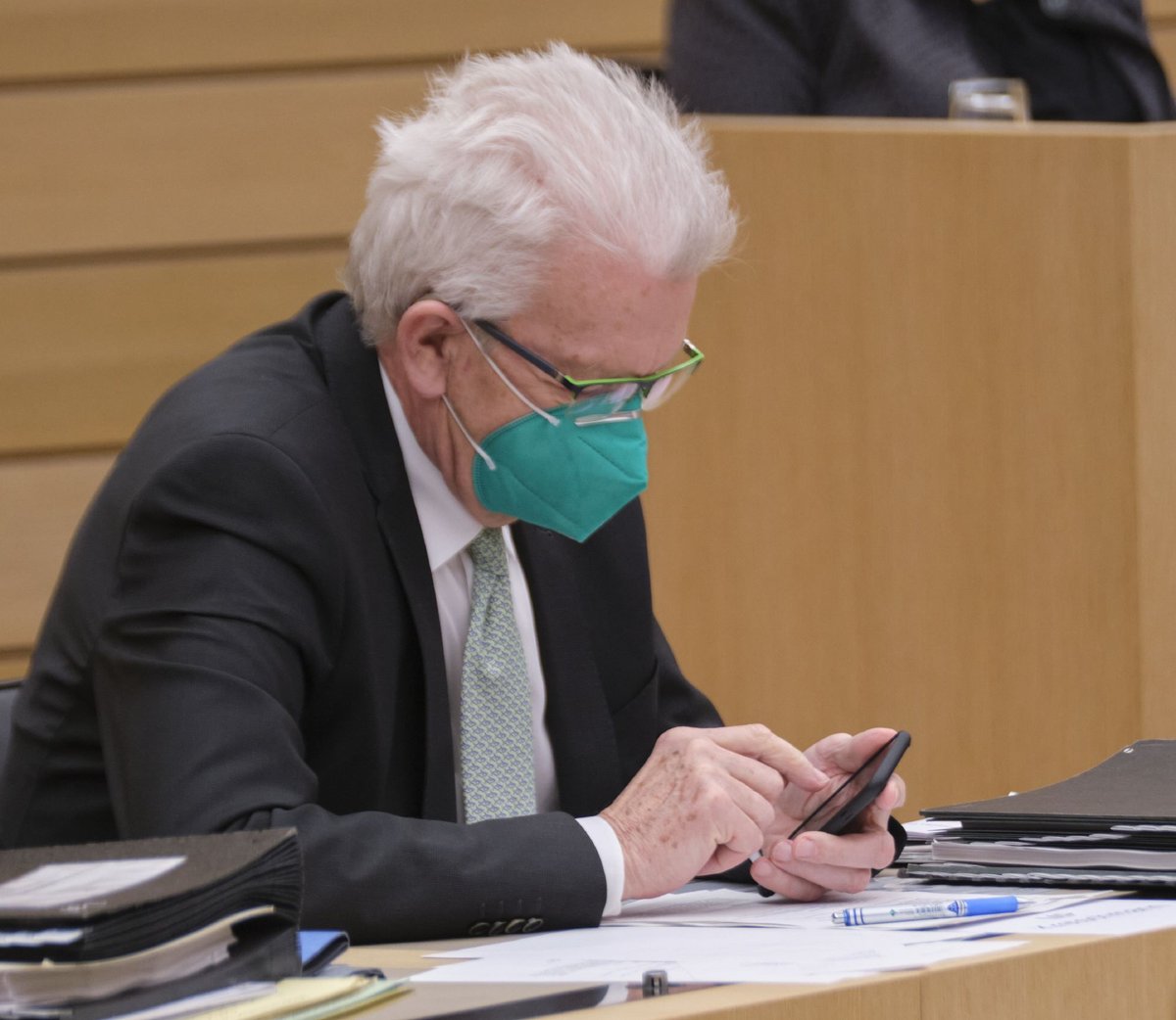 Länger macht ehrlich. Schüttere Stellen sind schlechter zu kaschieren. (Winfried Kretschmann)