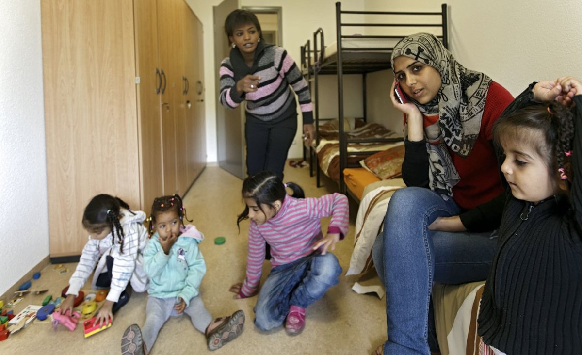 Grundrechte müssen draußen bleiben? Flüchtlingsunterkunft in Stuttgart-Plieningen. Fotos: Joachim E. Röttgers