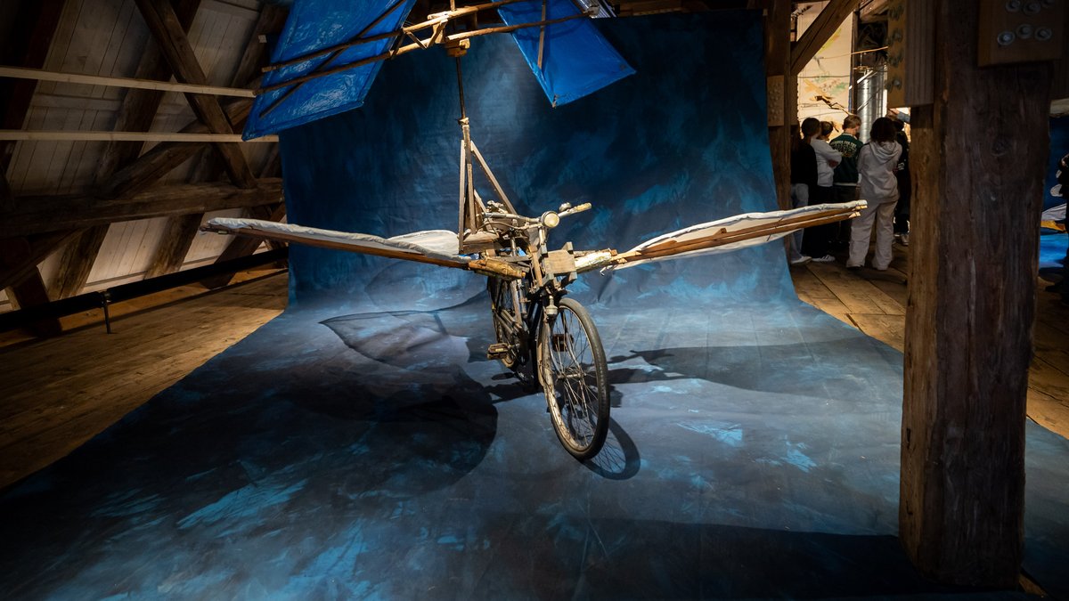 Der Traum vom Fliegen – Gustav Mesmer hat versucht, ihn wahr werden zu lassen. Alle Fotos sind in der Münsinger Zehntscheuer entstanden.