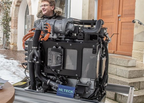 Ausstellungsstück Brennstoffstoffzelle am Cellcentric-Infostand. Ausstellungsstück Brennstoffstoffzelle am Cellcentric-Infostand.