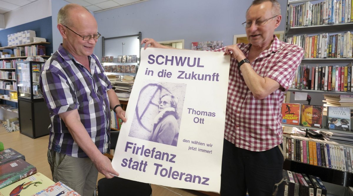 Für Firlefanz statt Amazon-Links zu haben sind Thomas Ott (links) und Dietmar Klunker von der Buchhandlung Erlkoenig. Fotos: Joachim E. Röttgers