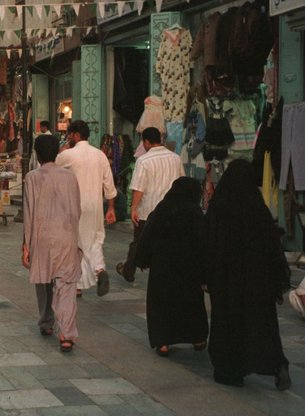 Alltag in Saudi-Arabien: vollverschleiert.