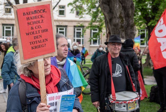 Erinnerung an die Täternation Deutschland. Ostermarsch 2022, Stuttgart. 