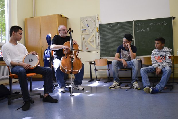 Der Cellist Scott Roller im Unterricht. Foto: Soldan Kommunikation